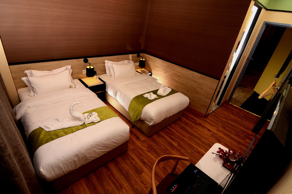 Golden Roof Hotel, Seri Iskandar Eksteriør bilde